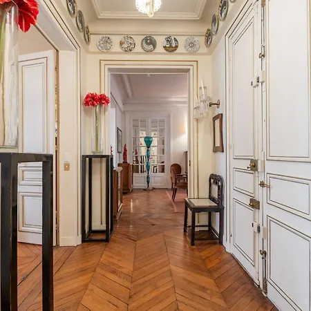 Apartment Veeve - Ornate Beauty *
