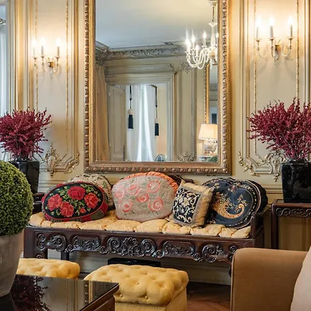 Veeve - Ornate Beauty Paris